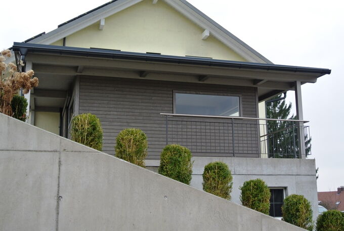 Grosszügiger Dachvorsprung rundherum