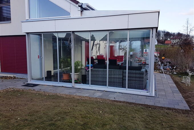 Wintergartenanbau mit Faltglaswand.jpg