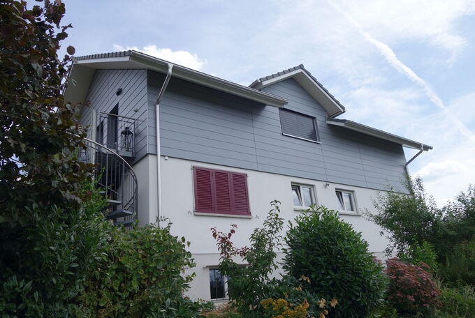 Zugang zur Wohnung durch grosse Wendeltreppe im Aussenbereich gelöst