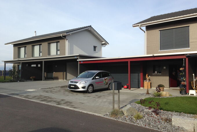 Einfamilienhaus mit Fassade aus Holzschalung