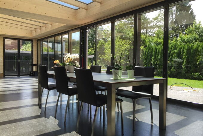 Wintergarten mit Glasdach.jpg