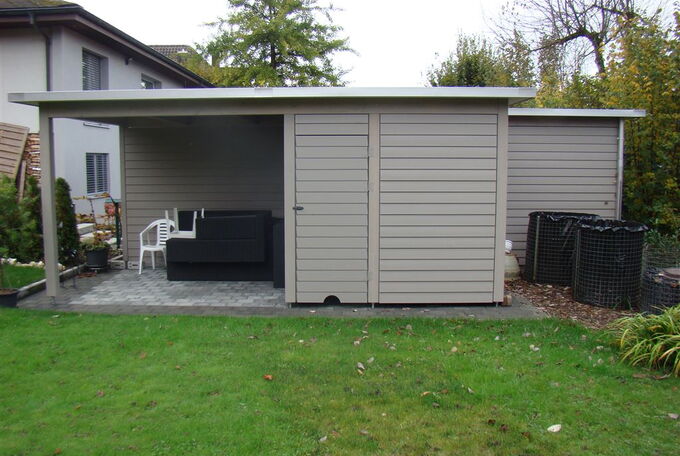 Gedeckter Gartensitzplatz mit Reduit.jpg