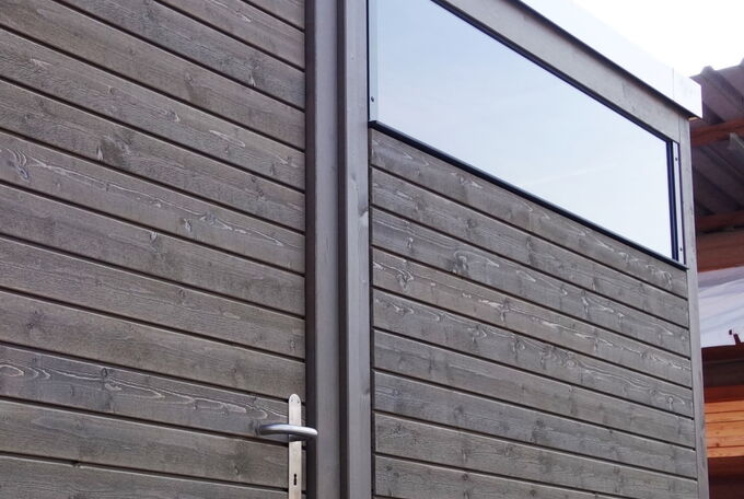 Flächenbündiges Fenster bei Gartenreduit