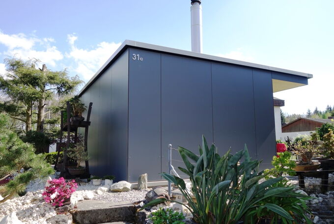 Verkleidung gartenpavillon mit grauen Vollkernplatten