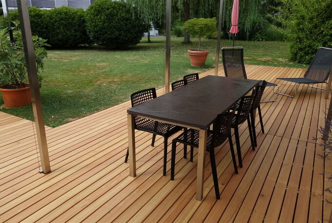 Garensitzplatz mit Holz.jpg