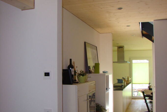 Ansicht durch den Flur in die Küche