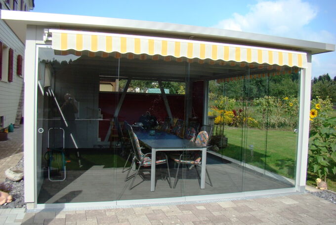 Glasseiten lassen sich durch das Aufschieben der Glasteile komplett öffnen