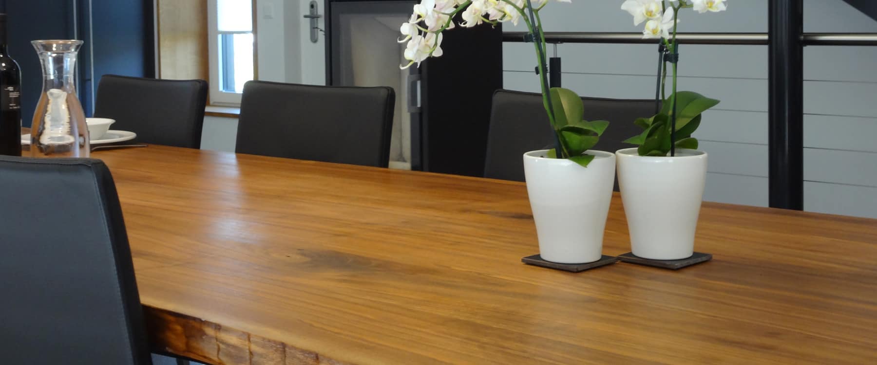 Ein Einbaumöbel, ein Eckbank, ein Esstisch in Massivholz...